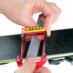 Base BEAST -Best Ski Equipment Shop BEAST Base In Use Red